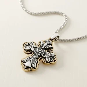 La Vida Nueva Cross Pendant